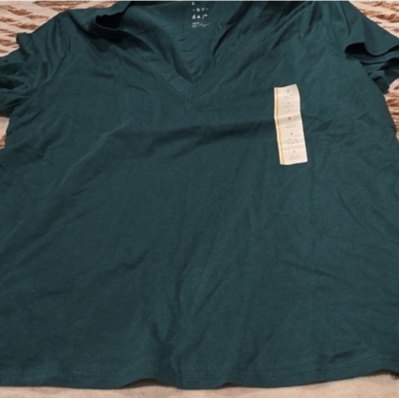 ❤️10/$20 New Forest Green V Neck Shirt - Picture 1 of 3